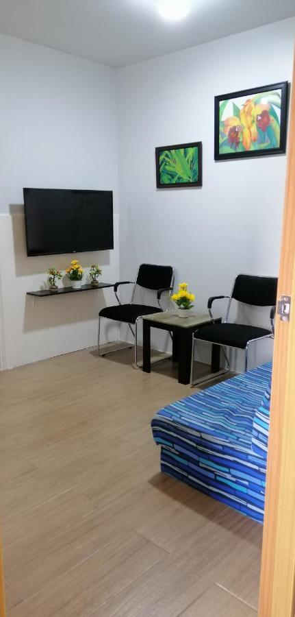 Pine Suites Tagaytay 2 BR w/ Netflix&parking, WIFI, balcony,&great view Tagaytay City Zewnętrze zdjęcie