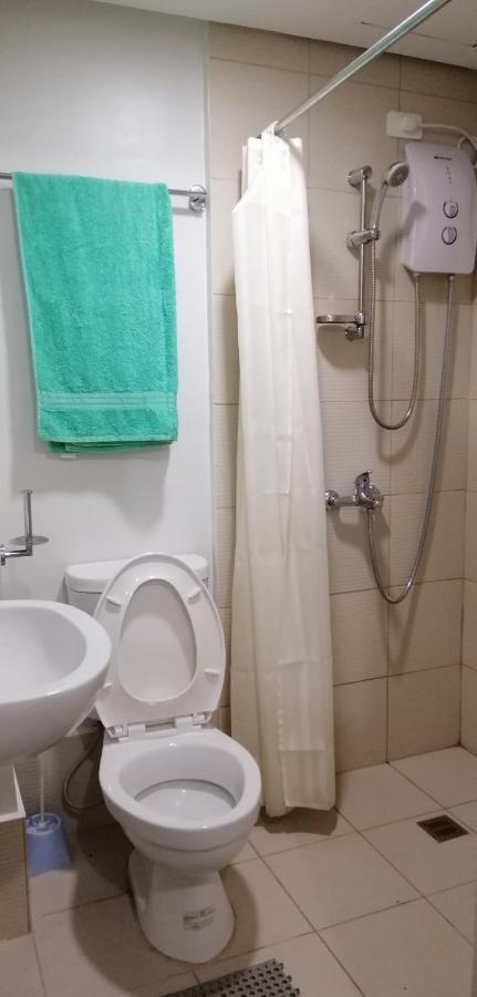 Pine Suites Tagaytay 2 BR w/ Netflix&parking, WIFI, balcony,&great view Tagaytay City Zewnętrze zdjęcie